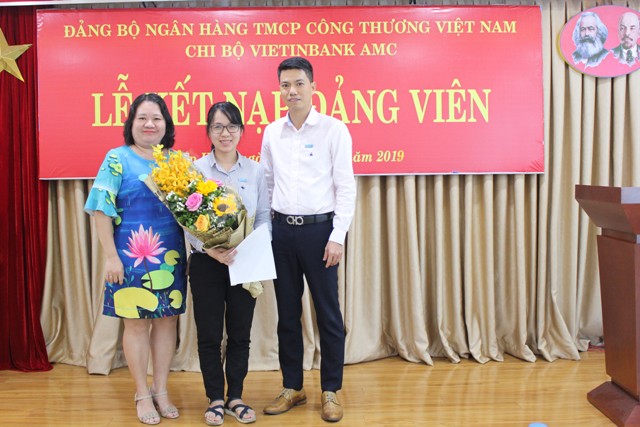 Chi bộ VietinBank AMC tổ chức Lễ kết nạp Đảng viên mới