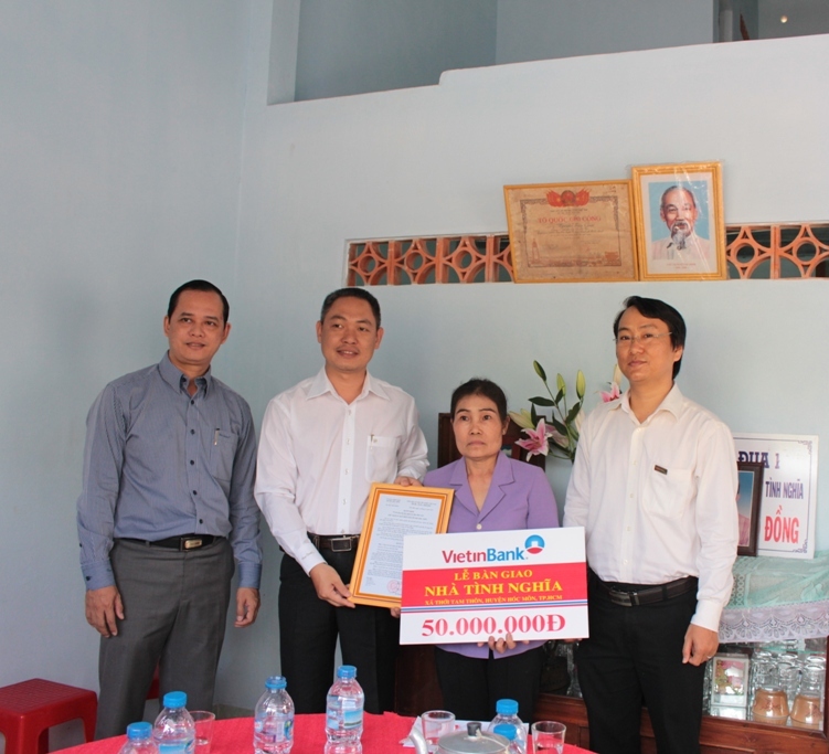 “VietinBank AMC cùng VietinBank Chi nhánh Thủ Đức phối hợp Sở Tư pháp TP.HCM trao tặng nhà tình nghĩa tại huyện Hóc Môn, TP.HCM”
