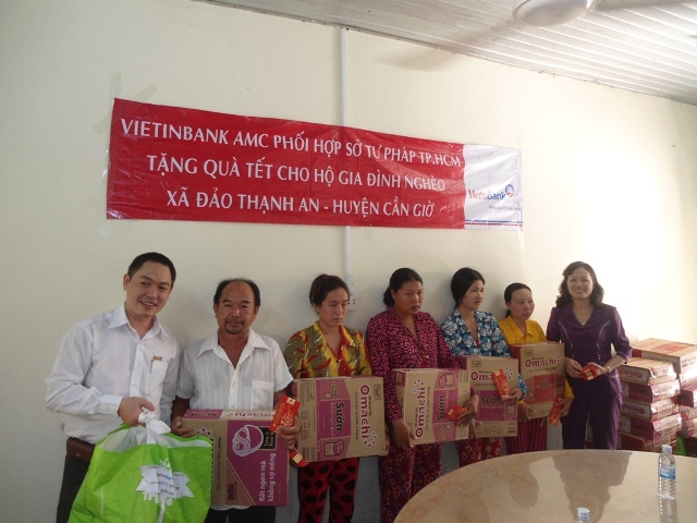 VietinBank AMC phối hợp Sở Tư pháp TP.HCM tặng quà Tết cho hộ gia đình nghèo xã đảo Thạnh An, H. Cần Giờ, TP.HCM